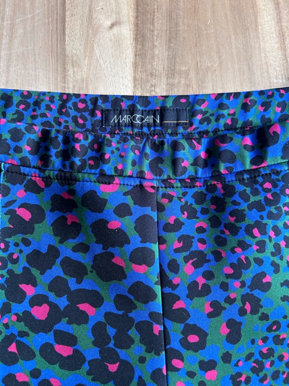 Marc Cain Sport Pantalon N6 (44) – Léopard coloré – Comme neuf - Picture 4 of 5